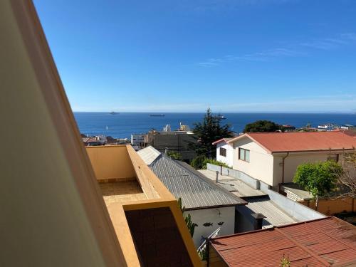 a view of the ocean from a building at CasaOcho in Viña del Mar