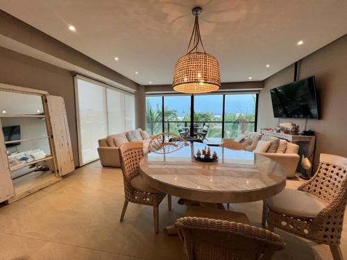 a large living room with a table and chairs at Acapulco Diamante La Isla Residences & Spa in Acapulco