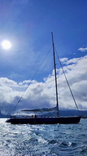Paisaje cerca de este barco