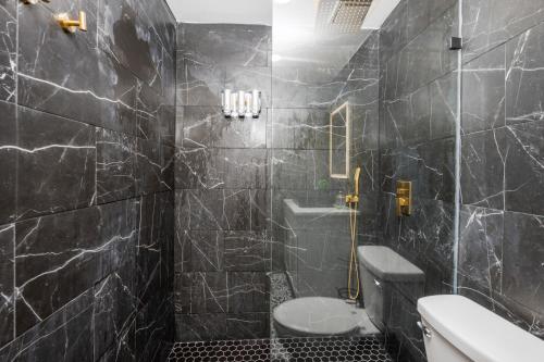Gallery image of Fully Equipped 1BR with King Bed, Pool & Free Parking in Houston