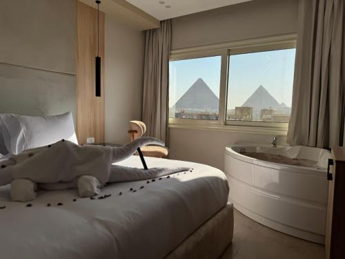 Postel nebo postele na pokoji v ubytování Tiye Pyramids Hotel