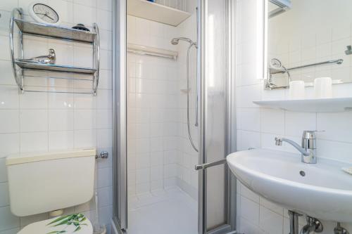 a bathroom with a shower and a sink and a toilet at Wilhelmine 26 in Westerland (Sylt)