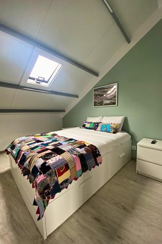 a bedroom with a large bed in a attic at Casa do Chafariz Velho in Angra do Heroísmo