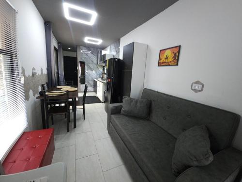 Posezení v ubytování Flatbirds Beautiful Small Apartment