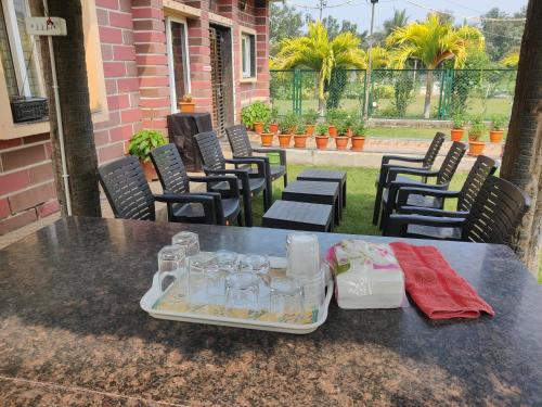 Χώρος καθιστικού στο Sivarama garden resort 5star stay , swimming pool,8 BHK , bheemili beach road Bheemunipatam