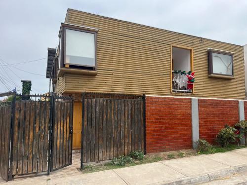 Το κτήριο όπου στεγάζεται  η παραθεριστική κατοικία