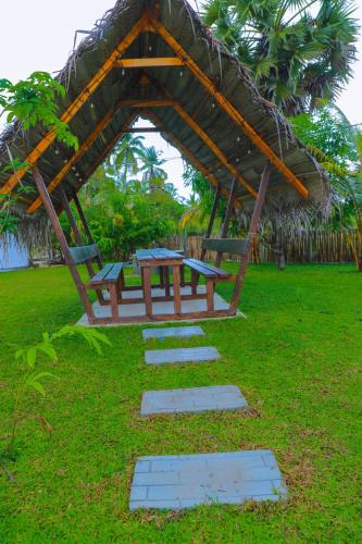Zahrada ubytování Inpan's beach resort Batticaloa