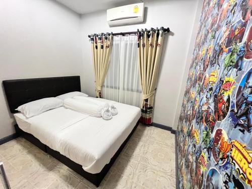 a small bedroom with a bed with white sheets at Ban MeeDee in Chiang Mai