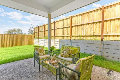 Κήπος έξω από το Spacious 4-Bedroom Home in Deebing Heights
