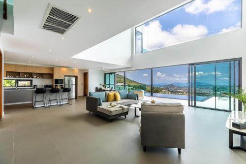 Η κουζίνα ή μικρή κουζίνα στο Chaweng Noi villa Managed by Saitara peak