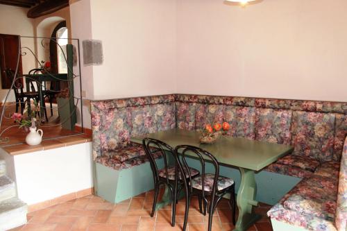a restaurant with a table and chairs in a room at LA CASA DEL CALZOLAIO in Radicofani