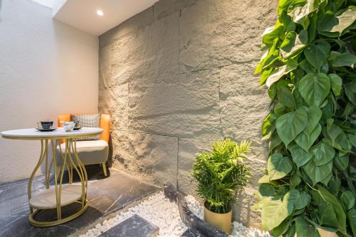 Fotografie z fotogalerie ubytování Dequan Luxury Hotel National Exhibition Center Wangjing Bridge Branch The subway is right outside the door Coffee, fruits, snacks, a gym and a laundry room are provided for free in the lobby v Pekingu
