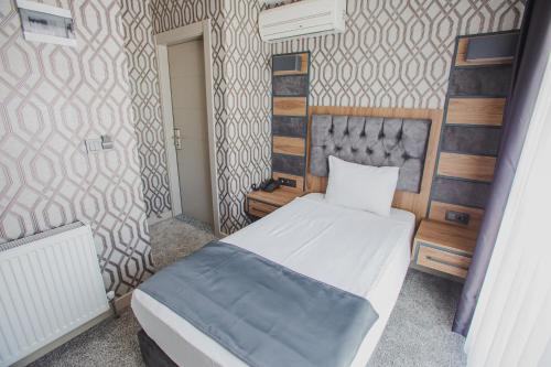 Ένα ή περισσότερα κρεβάτια σε δωμάτιο στο Prusias Otel