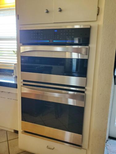 a kitchen with an oven in a kitchen at Wine Country Oasis Private Pool & Spa in Acampo