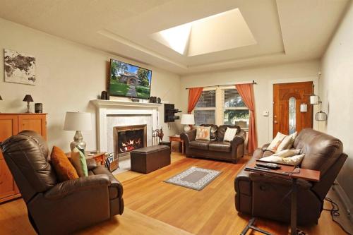 a living room with leather furniture and a fireplace at Wine Country Oasis Private Pool & Spa in Acampo