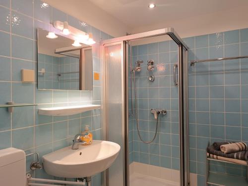 a bathroom with a sink and a shower at 2-Raum FeWo Gipfelglück - Hallenbad & Sauna in Fischen