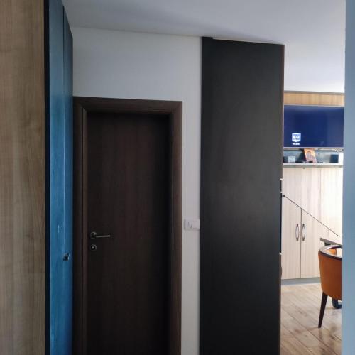 a black door in a room with a kitchen at Fortuna Royal in Kopaonik