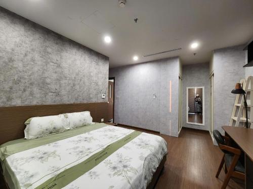 a bedroom with a large bed and a desk at Căn Hộ 3 Phòng Ngủ Siêu Sang Trọng Tại The Matrix One in Hanoi