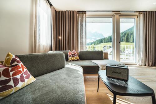 a living room with a couch and a table at Ariane's Guesthouse in Sesto