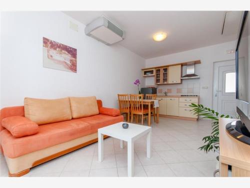 a living room with a couch and a table at Apartments Ruzmarin in Lun