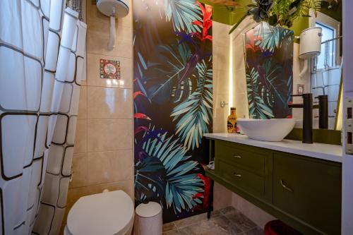 Athenian Urban Art Apartment - Live Athenian Life