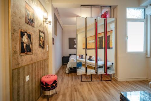 Athenian Urban Art Apartment - Live Athenian Life