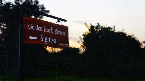 Sijil, anugerah, tanda atau dokumen lain yang dipamerkan di Golden Rock Retreat Sigiriya