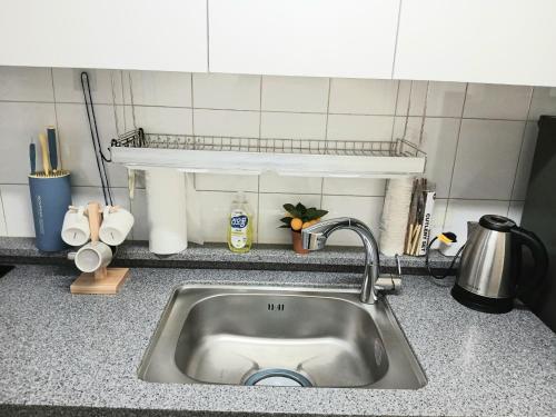 a kitchen sink with a faucet in a kitchen at 6호선 봉화산역 옆 서울의료원 in Seoul