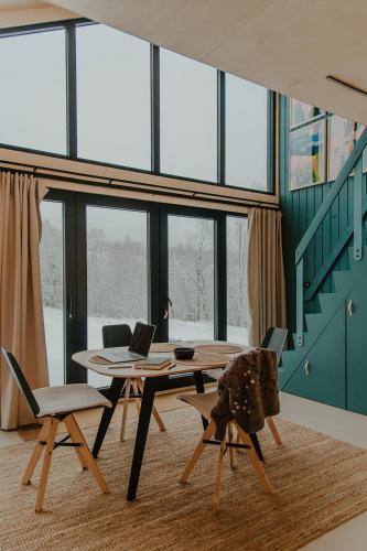 a room with a table with a laptop and chairs at Błogostan in Jodłów