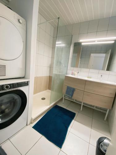 Photo de la galerie de l'établissement Chambre PRIVÉE dans Appartement PARTAGÉ - Calme - Proche Tram A - WIFI - Ref P5, à Lormont