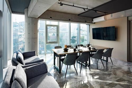 a dining room with a table and chairs at The SAUNA Escape Shibuya in Tokyo