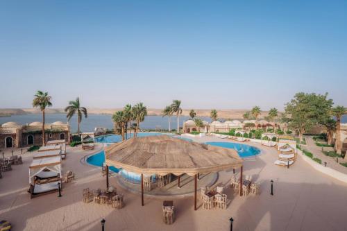 an overhead view of a resort with a swimming pool at Seti Abu Simbel Lake Resort in Abu Simbel