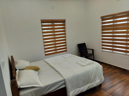 Ένα ή περισσότερα κρεβάτια σε δωμάτιο στο Roneys Villa