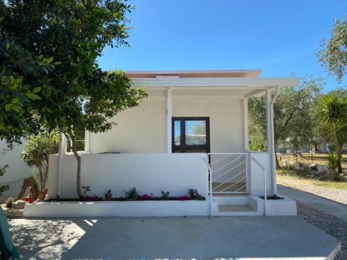 a small white house with a white fence at B&B direttamente sul mare da Antonino in Mattinata