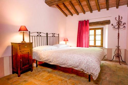 Ένα ή περισσότερα κρεβάτια σε δωμάτιο στο Agriturismo Podere Costarella