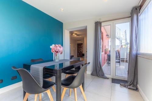a dining room with a black table and chairs at Katrina's Home alloggio turistico in Fiumicino