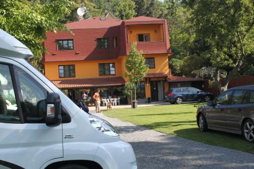 Rakennus, jossa guesthouse sijaitsee