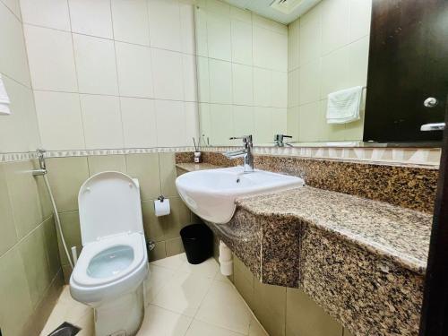 Un baño de 1 Bed-Apartment Cluster H JLT