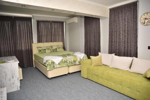 Апартамент Amigo център