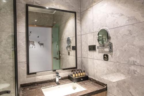 a bathroom with a sink and a mirror at 厦门中山海滨酒店 in Xiamen