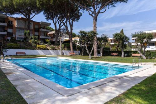 Πισίνα στο ή κοντά στο Apartmento con piscina y pista de tennis