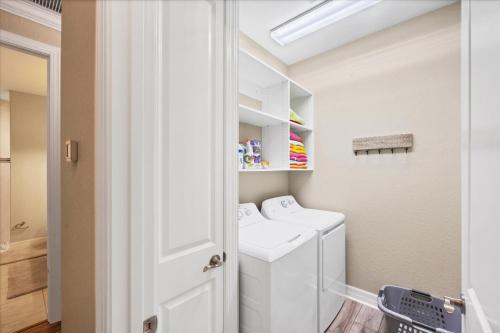 Ảnh trong thư viện ảnh của Charlotte County Villa 5890 - Private Pool Dock ở Englewood