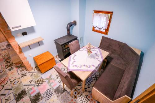 a living room with a table and a stove at Hostel Strug in Makole