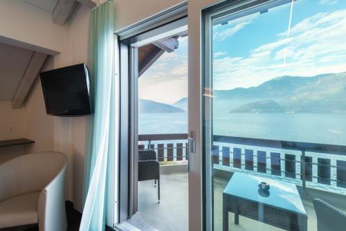 a room with a window with a view of the water at Superior Hotel Nidwaldnerhof in Beckenried