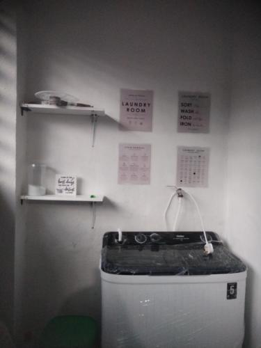 a bathroom with a toilet in a room at Kenangan Homestay Kemaman in Kampong Chendar