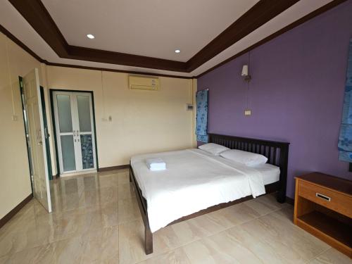 Postel nebo postele na pokoji v ubytování Baan Khao Noi Resort
