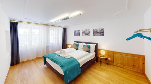 Postel nebo postele na pokoji v ubytování Zentral Altstadt Chur - Bahnhofsnah - Ferienwohnung - Bernina Express - Solution-Grischun