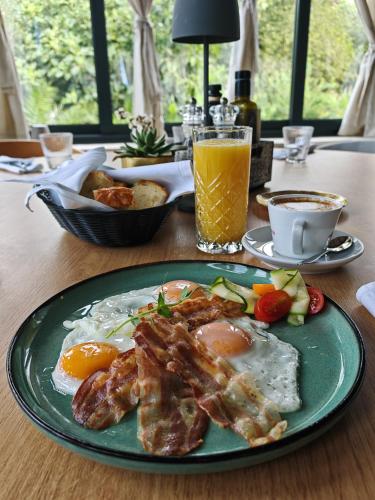 Toit külalistemaja aladel või selle läheduses