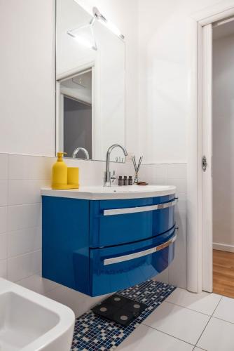 a bathroom with a blue sink and a mirror at Casa dei Visionari - Mare in Bari