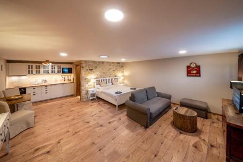 Studio Flat - Sleeps 3 - Parking - Wifi